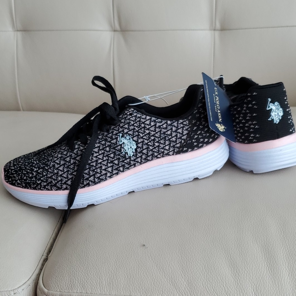 🌹NWT US Polo Assn. Black and pink Sneaker